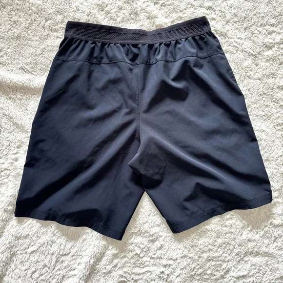 Fabletics 9” Fundamental Shorts - Picture 4 of 10
